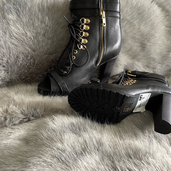 Boots - Picture 6 of 6